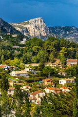 Obraz premium Panoramic view of Alps mountains chain with Baou des Blancs rocky peak north of La Lubiane river valley seen from historic old town of Vance town in France