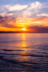 Obraz premium 岩戸海岸から見る夕日 鳥取県 岩戸海岸