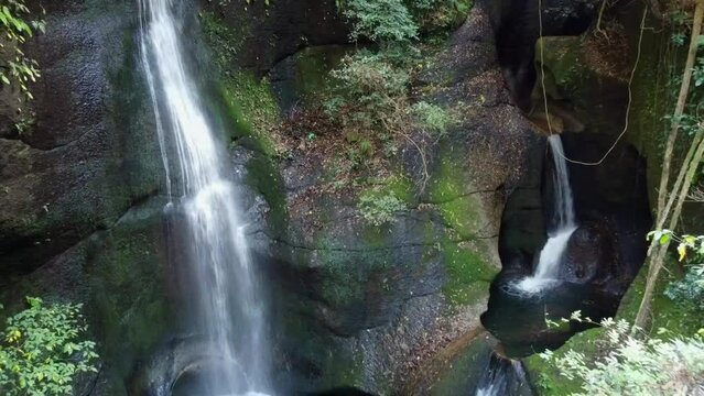 由布市の秘境・龍昇の滝のドローン撮影