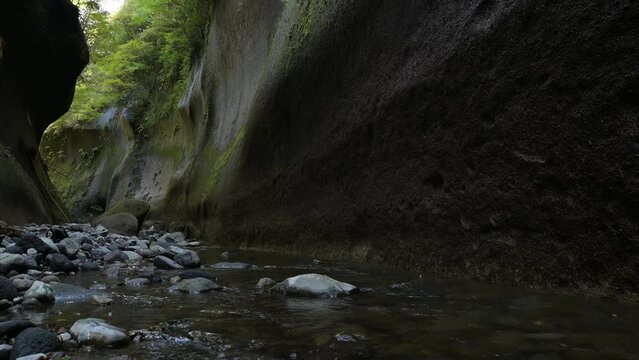 由布川峡谷（猿渡入り口より上流側）
