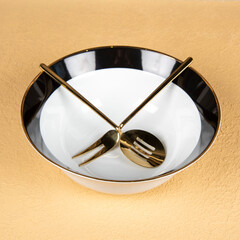 luxury design dinner plates with gold details
