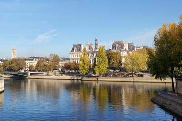 Obraz premium Seine river and City hall of Paris