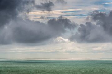 Arrivée d'un grain au dessus de la mer à Mers-les-bains