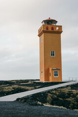 Faro Naranja Saxholsbjarg en Snaefellsnes, Islandia