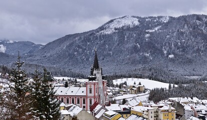 Fototapeta na wymiar Blick an Mariazell in Steiermark, Österreich im Winter