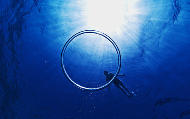 Woman snorkeling with the ring bubble - 552808446