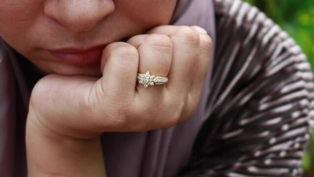 Close up of women hand with wedding ring 