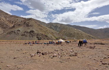 La grande travers&eacute;e de l&rsquo;Atlas au Maroc, 18 jours de marche. Travers&eacute;e du plus beau village du Maroc : Megdaz avec ses noyers centenaires et du village de Tagoukht