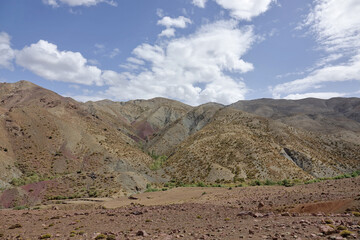 La grande traversée de l’Atlas au Maroc, 18 jours de marche. Traversée du plus beau village du Maroc : Megdaz avec ses noyers centenaires et du village de Tagoukht