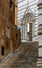Fototapeta na wymiar stairs leading from the old town up to the cathedral square in historic Siena