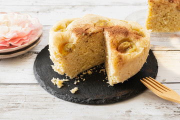 カットしたバナナケーキ