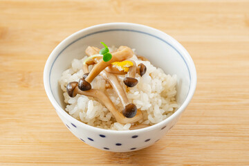 しめじの混ぜご飯
