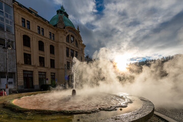 Ausflug durch die Kurstadt Karlsbad in Tschechien. An jeder Ecke sprudelt das heiße Heilwasser aus...