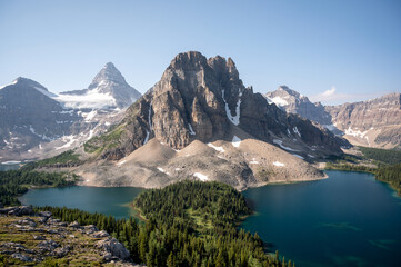 Obraz premium Sunburst Peak with Cerulean Lake, Mount Assiniboine