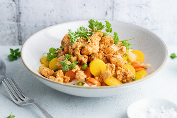 Healthy bowl with chicken and vegetables