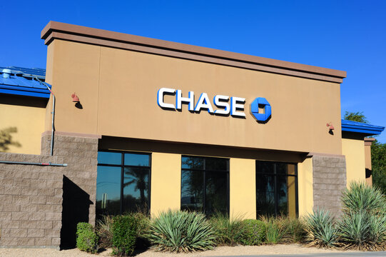 Sign and brand logo of a Chase Bank branch in Mesa, Arizona