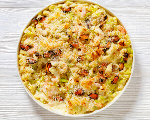 macaroni bake with shrimps, mussels, fish, leek