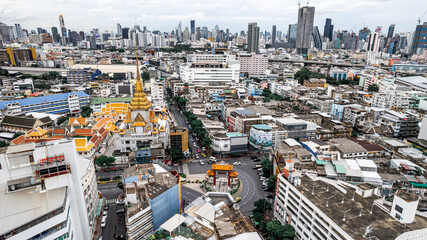 Obraz premium Aerial view of Yaowarat street Chinatown Bangkok gate in Chinatown Bangkok