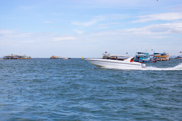 Obraz premium Boats on the sea. Pattaya city, Thailand