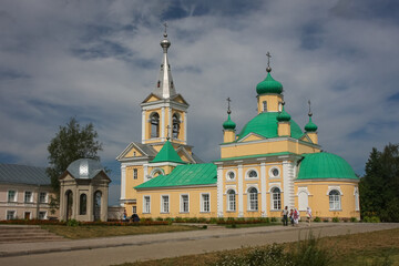Fototapeta na wymiar Main church of Vvedeno-Oyatsky female monastery