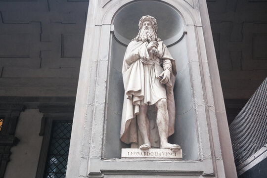 Famous historical person sculptures in front of Galileo Museum, Florence