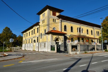 Fototapeta na wymiar Building next to the main road in the town of Senožeče in Primorska, Slovenia