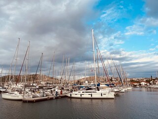 Obraz premium Sea marina with many yachts