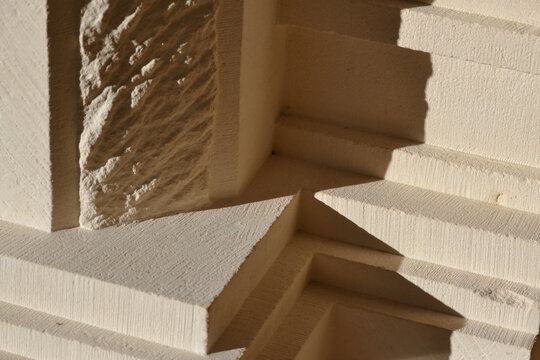 Bloc de tuffeau taill&eacute;