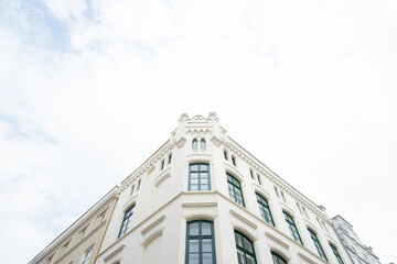 Obraz premium This image shows a beautiful half-timbered house in Wismar, Germany.