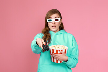 woman sweatshirt, 3d glasses with remote control