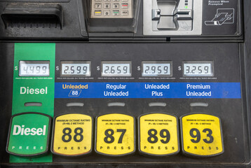 Gas pump in USA showing prices per gallon for diesel, unleaded 88, regular unleaded, unleaded plus and premium unleaded - obrazy, fototapety, plakaty