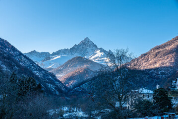 Il Monviso, il re delle Alpi Cozie, tra la fine dell’autunno e la prima neve