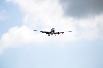 Fototapeta na wymiar Airplane approaching the runway