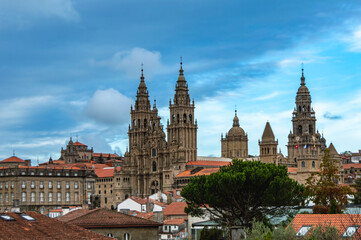 Fototapeta na wymiar La catedral de Santiago Compostela desde otro perspectiva