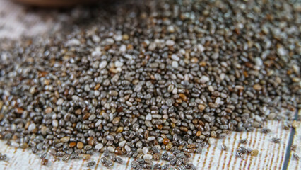 Semillas Chía Las semillas de chía son las semillas comestibles de Salvia hispanica, una planta con flores de la familia de la menta originaria del centro y sur de México © Tonikko