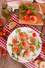 Friselle with cherry tomatoes and arugula.