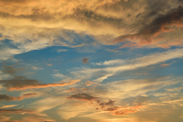 Obraz premium Pastel clouded sky on the sunset in yellow, orange and blue colors