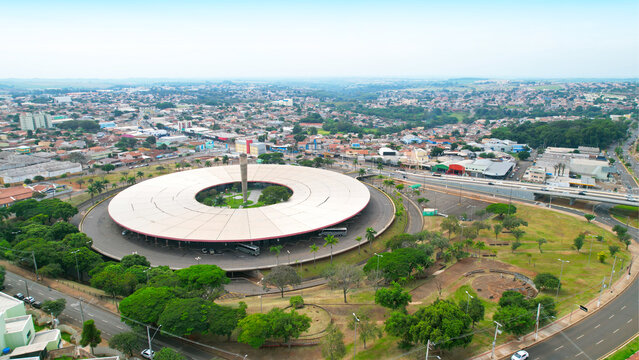 Londrina no estado do paran&aacute; Sul do Brasil, Vista a&eacute;rea do transito do local de entrada da cidade &ocirc;nibus estacionados, Cruzamento da avenida Leste-Oeste com Rio Branco