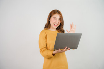 Naklejka premium portrait of attractive asian woman isolated on white background