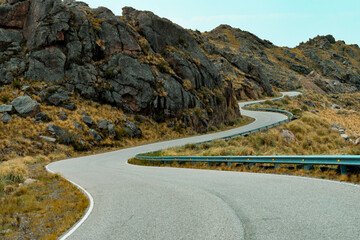 Carretera en las montañas, sierras, cerro, paisaje, naturaleza 