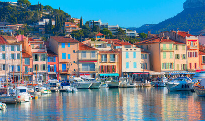 Fototapeta na wymiar Colorful traditional houses on the promenade in the port of Cassis town, Provence