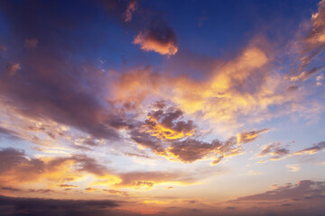 Fototapeta na wymiar Colorful sunset over ocean