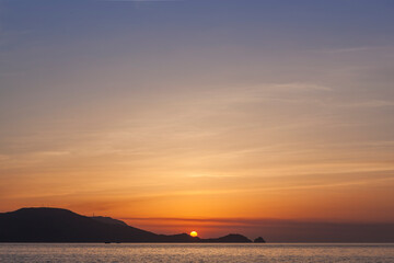 夕焼け　夕陽　海　オレンジ色　夕日　漁船　日本海　山口県