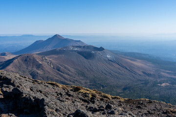 韓国岳から見る高千穂峰と新燃岳（2022/12/8）