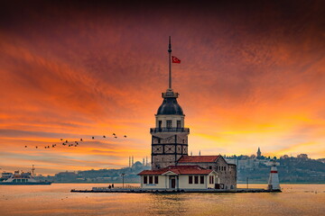 Fototapeta premium Maiden Tower (Kiz Kulesi) in Istanbul in the evening with sunset sky. Bosporus strait.