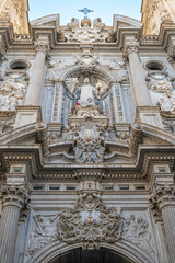 Fototapeta na wymiar Disparo vertical a la fachada barroca del siglo XVIII de la basílica de san Juan de Dios en Granada, España
