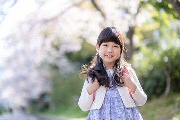 Fototapeta premium ランドセルを背負った女の子