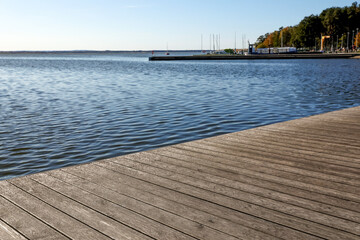 Obraz premium Beautiful view of wooden terrace near river on sunny day