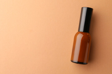 Obraz premium Bottle of face cream on beige background, top view. Space for text
