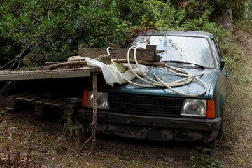 Fototapeta na wymiar Old abandoned car in the garden. Broken vehicle.